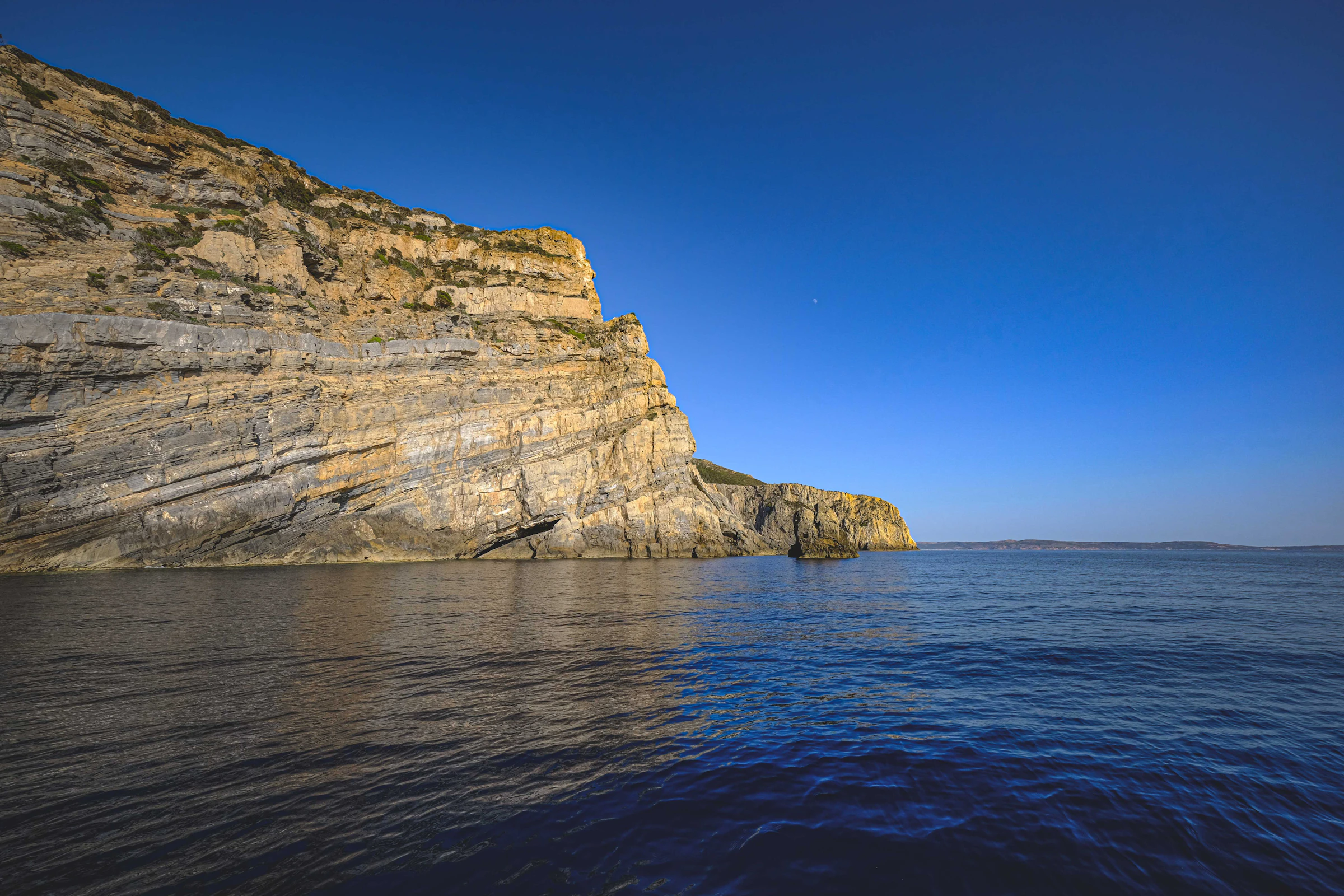 Echte Felsküste der Costa Verde im Westen Sardiniens